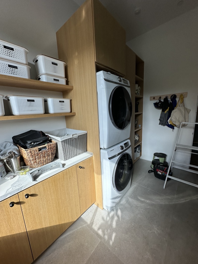 Modern laundry room service